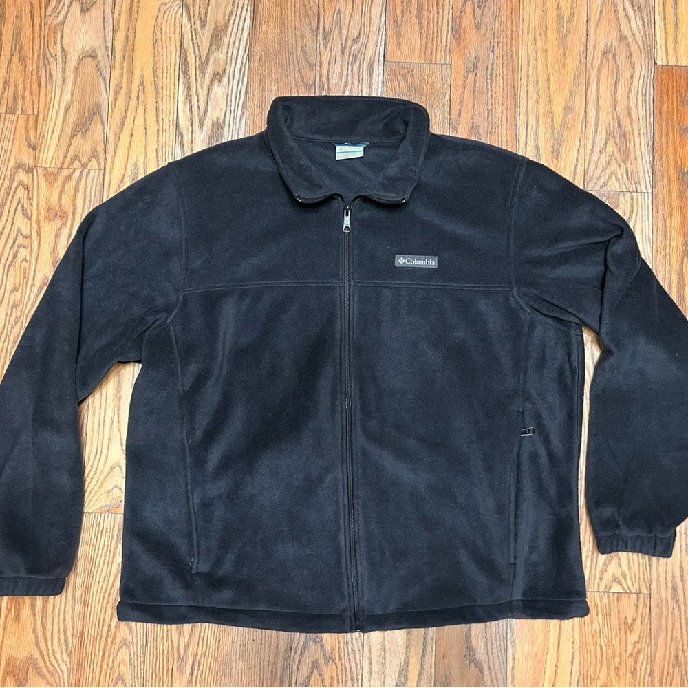 Columbia soft fuzzy polyester dark grey/light black colored, Size XXL